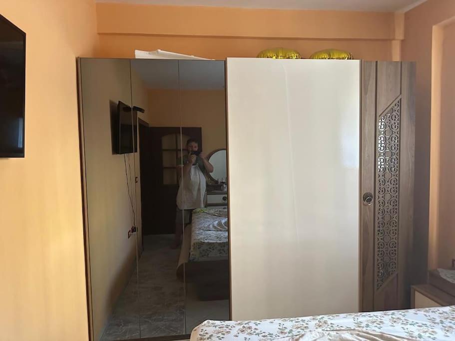 Apartament Tek Luani